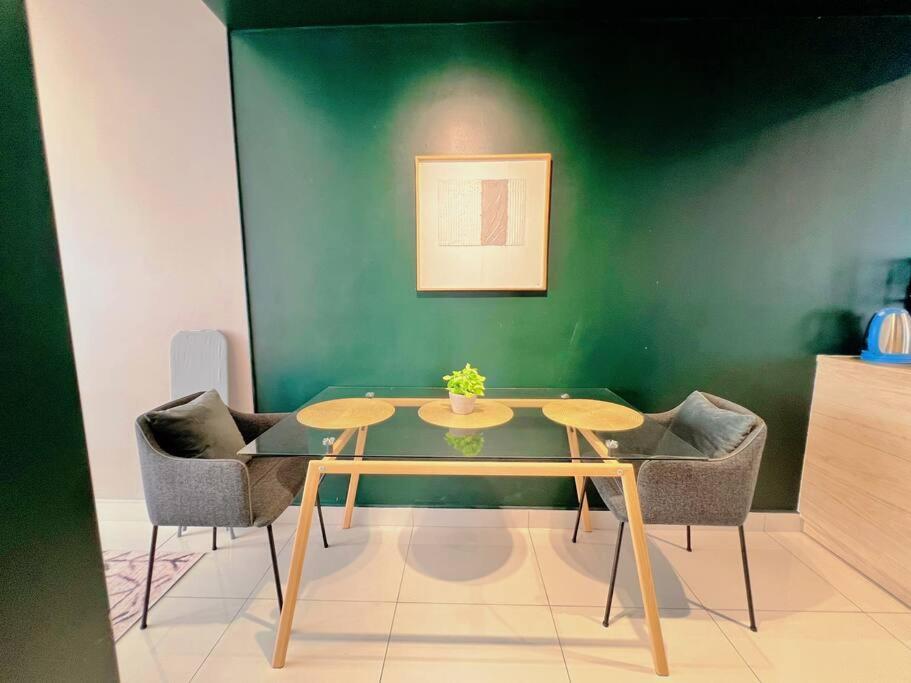 Studio Staycation D'Sara @ Linked Mrt, Near Thomson Hospital & Sungai Buloh Hospital Extérieur photo