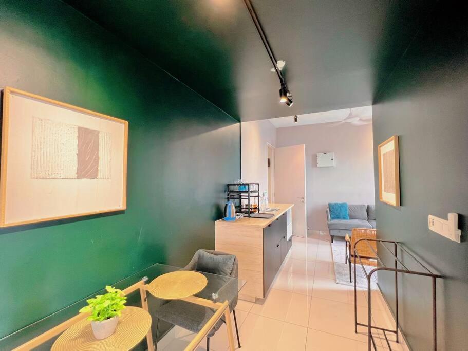 Studio Staycation D'Sara @ Linked Mrt, Near Thomson Hospital & Sungai Buloh Hospital Extérieur photo