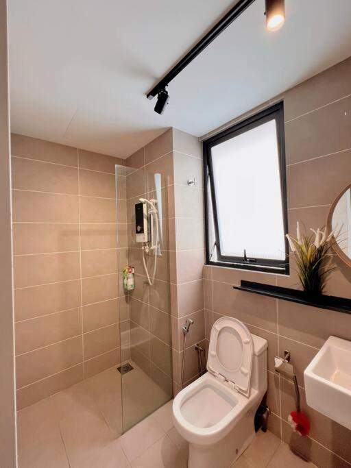 Studio Staycation D'Sara @ Linked Mrt, Near Thomson Hospital & Sungai Buloh Hospital Extérieur photo